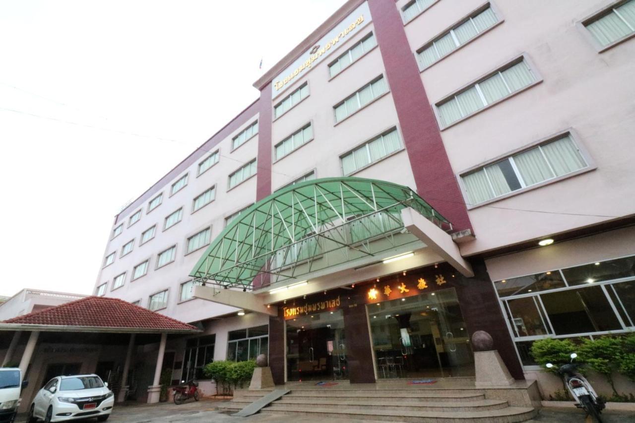 춤폰 팰리스 호텔 외부 사진